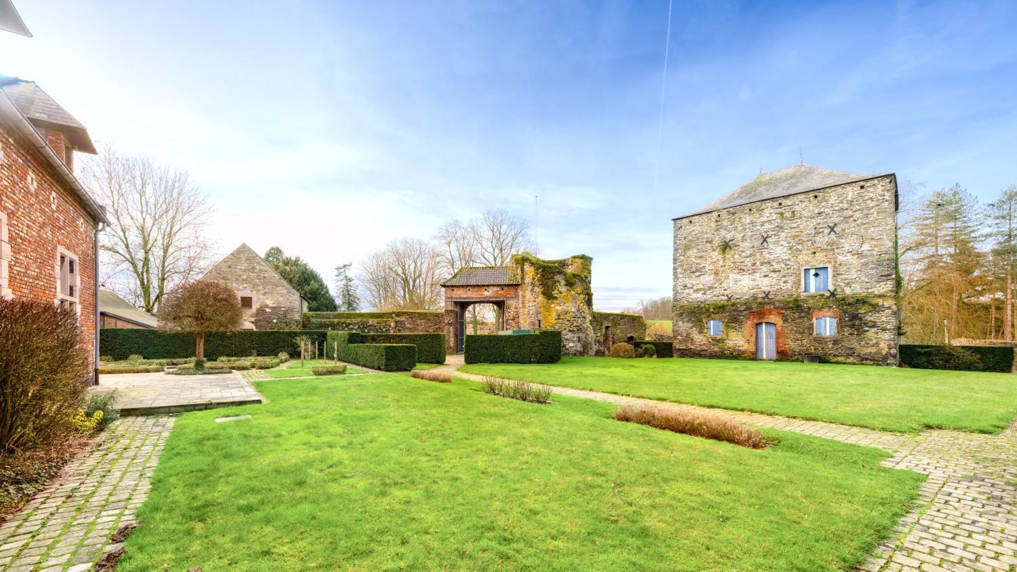 Le Gite Du Chateau - Domaine Des Trois Tilleuls Villers-la-Ville Buitenkant foto