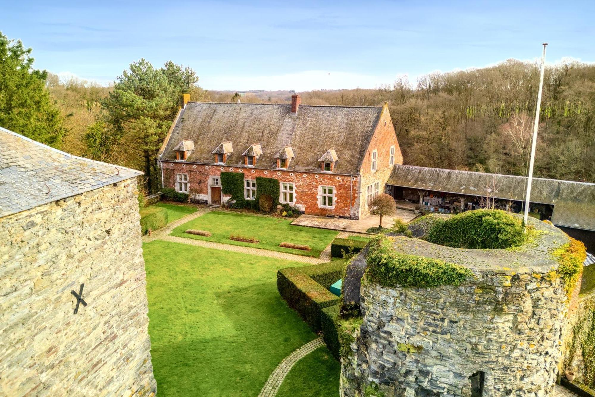 Le Gite Du Chateau - Domaine Des Trois Tilleuls Villers-la-Ville Buitenkant foto